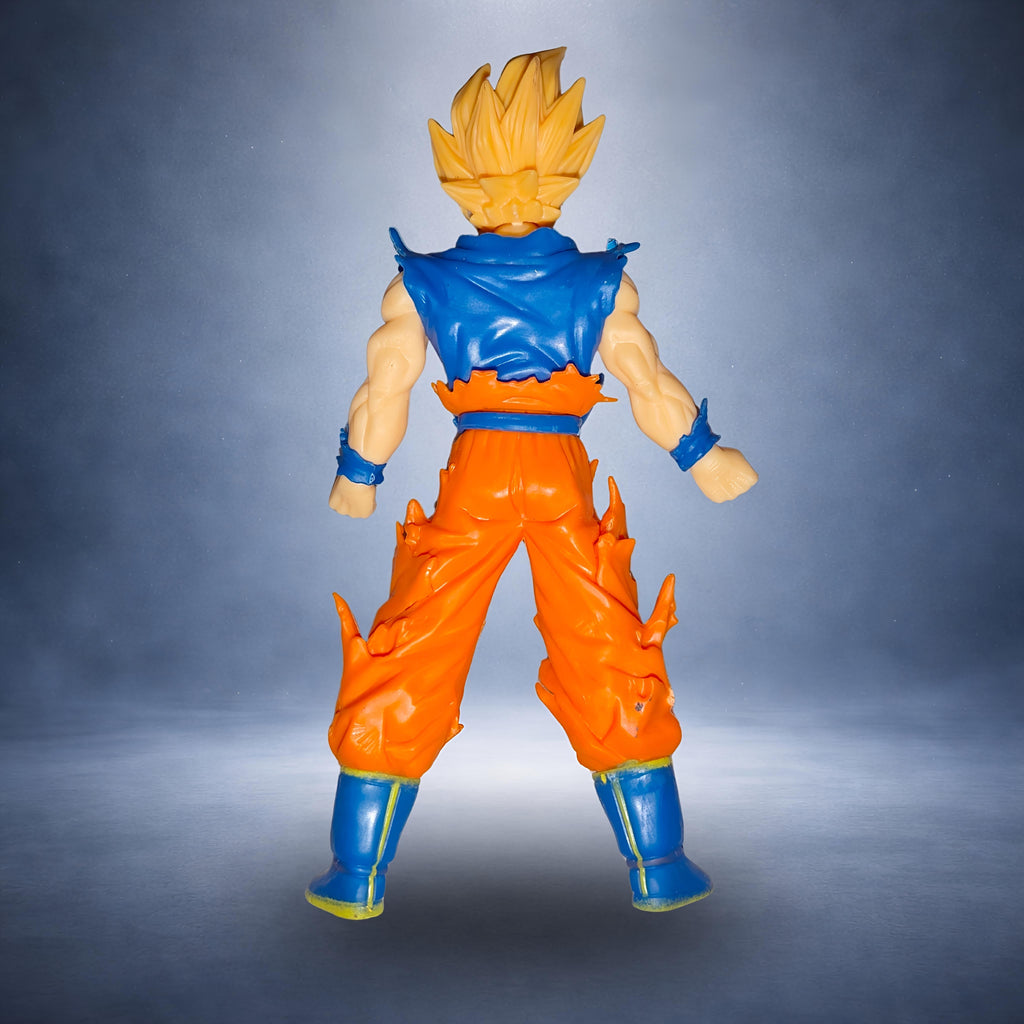 Super Saiyan Goku Figure