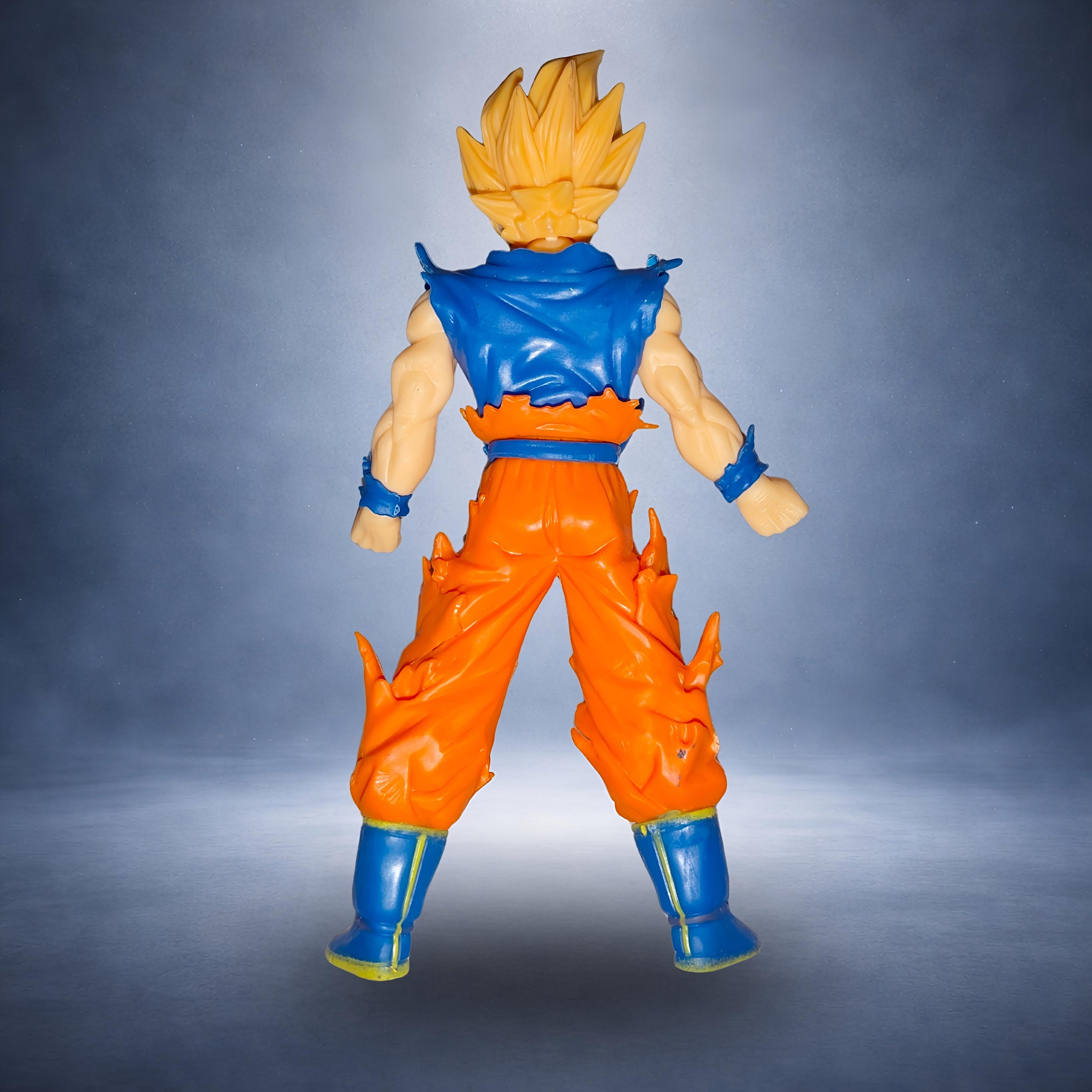 Super Saiyan Goku Figure